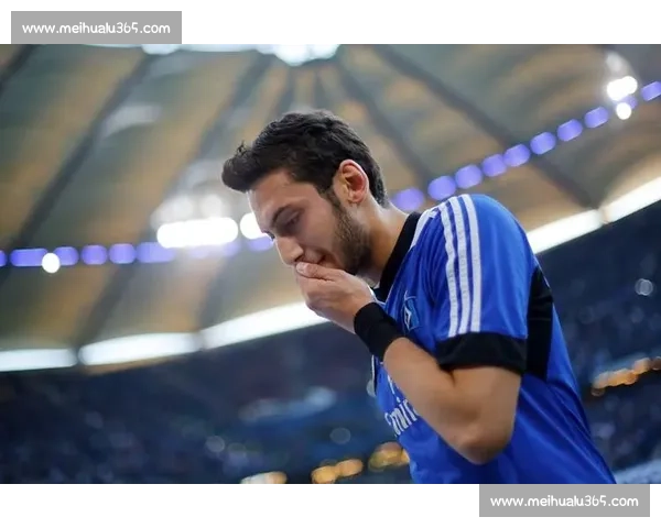 恰尔汗奥卢妻子发声:忠诚背后的利益博弈 恰尔汗奥卢妻子发声:忠诚背后的利益博弈