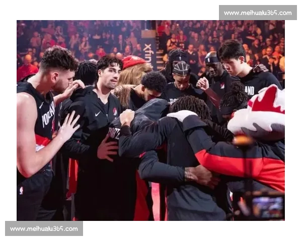 杨瀚森开拓者首日：拥抱阿夫迪亚，笑谈汉堡，16 号球衣开启新章